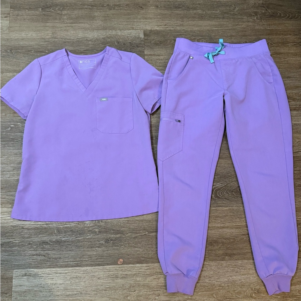 Figs Women's Violet / lavender Scrub set size small